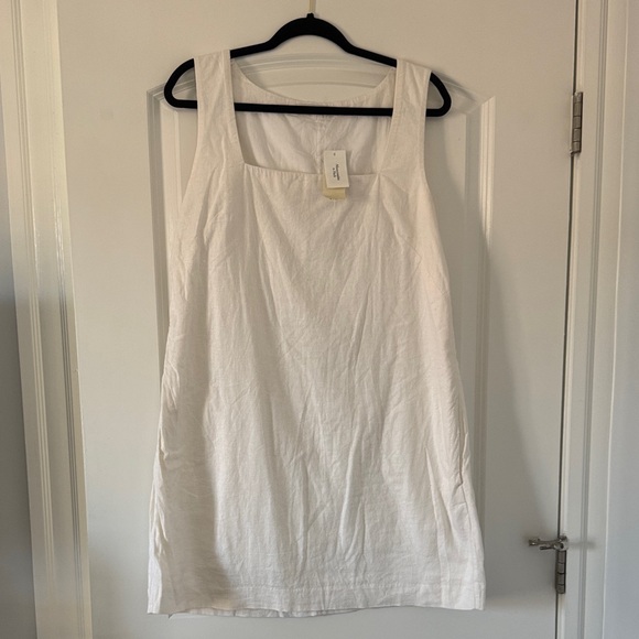 Abercrombie & Fitch Tops - Abercrombie & Fitch White Sleeveless Linen Square-Neck Tank Top - Women
